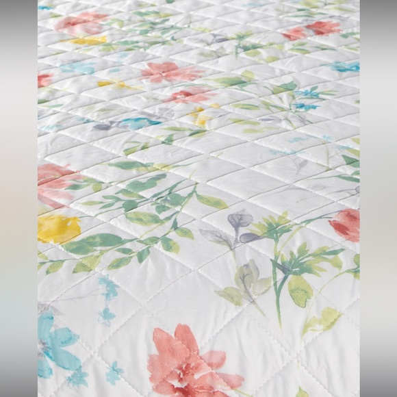 🎉LAST PIECE 🎉 NICOLE MILLER HOME
Multipiece Spring Floral Printed Quilt Set - Picture 3 of 3